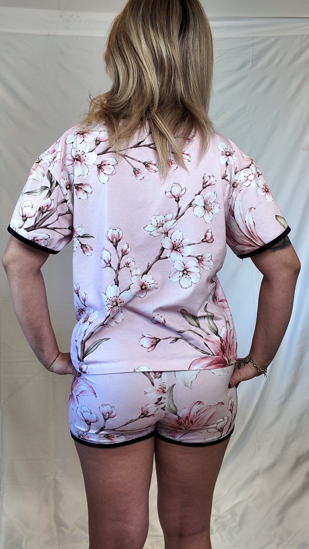 In Bloom short set